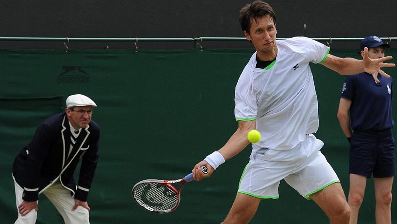 Nur zwei Tage nach seinem sensationellen Sieg über Rekordchampion Roger Federer (Schweiz) ist Tennisprofi Sergej Stachowsky in Wimbledon gescheitert. Nur zwei Tage nach seinem sensationellen Sieg über Rekordchampion Roger Federer (Schweiz) ist Tennisprofi Sergej Stachowsky in Wimbledon gescheitert.