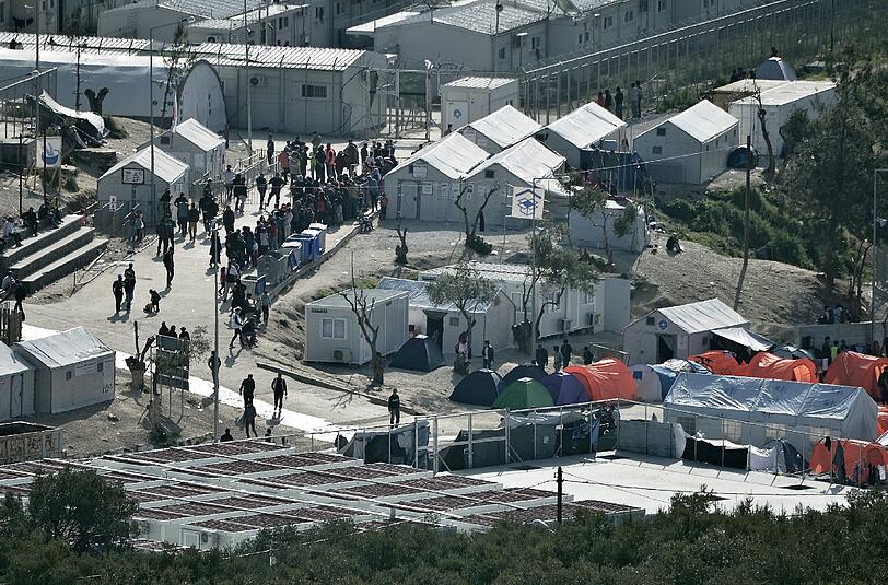 Im Flüchtlingslager "Moria" auf Lesbos ist ein Feuer ausgebrochen. Foto: Orestis Panagiotou/Archiv