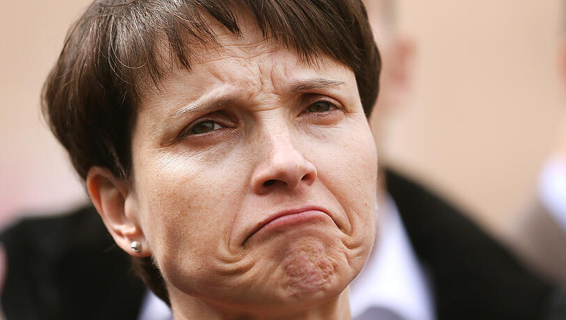 AfD-Chefin Frauke Petry wird unter anderem Meineid vorgeworfen. AfD-Chefin Frauke Petry wird unter anderem Meineid vorgeworfen.
