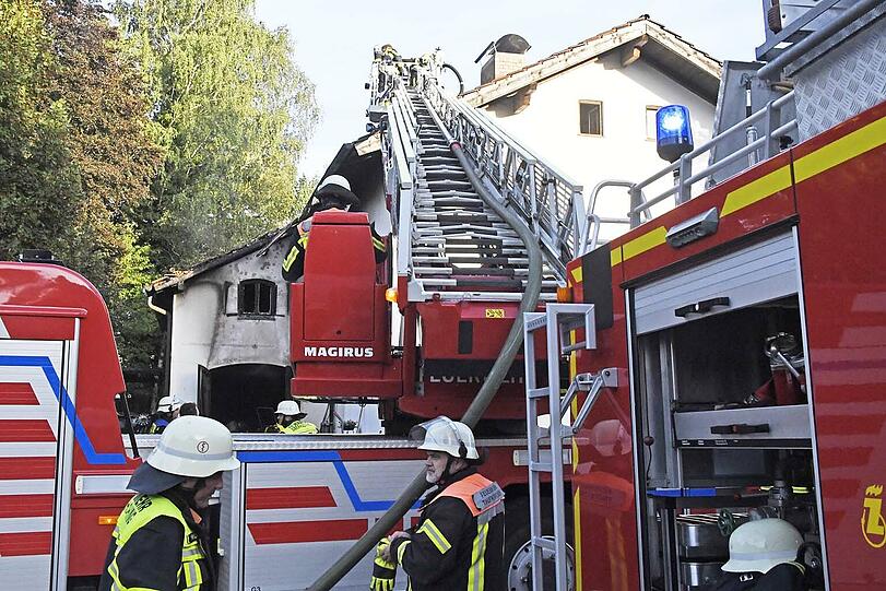 Bilder der Zerstörung: In Deisenhofen bracht ein Feuer in einem Wohnhaus aus.
