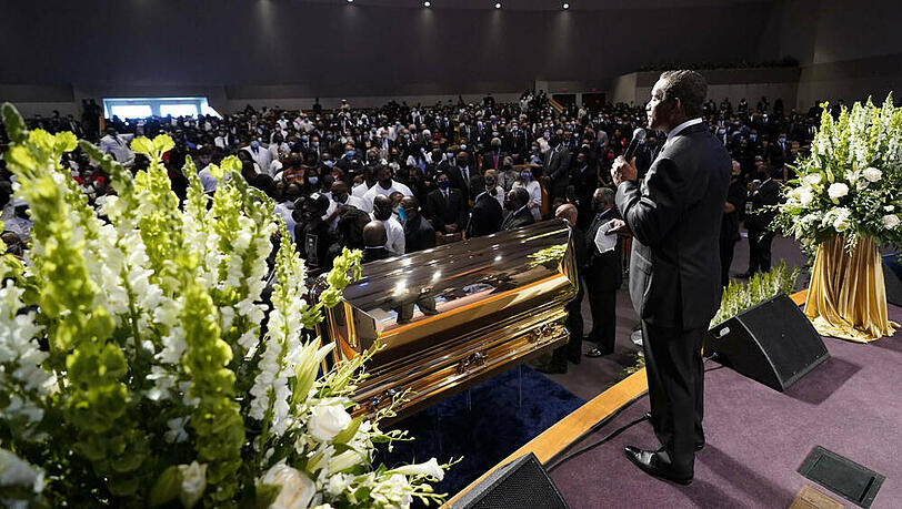 Pastor Dr. Remus Wright während einer Trauerfeier für George Floyd in Houston Pastor Dr. Remus Wright während einer Trauerfeier für George Floyd in Houston