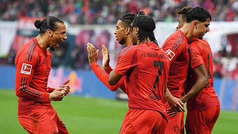 Feierte seinen Treffer mit Michael Olise, Serge Gnabry und Kingsley Coman: Leroy Sané.