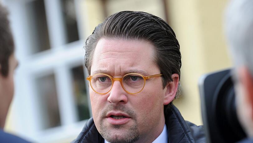 CSU-Generalsekretär Scheuer hat Ärger mit seinem in Prag erworbenen Doktortitel. CSU-Generalsekretär Scheuer hat Ärger mit seinem in Prag erworbenen Doktortitel.
