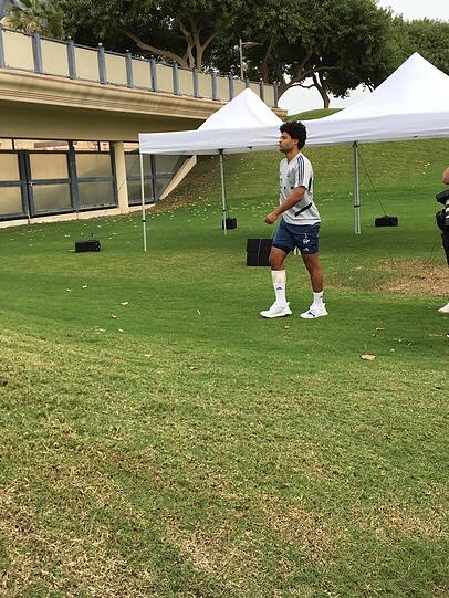 Verlässt bandagiert den Trainingsplatz: Gnabry.