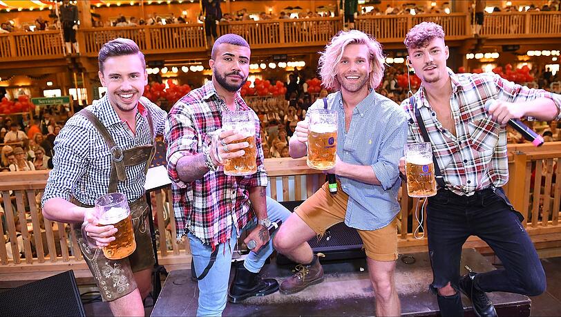 Die Band Feuerherz besteht aus Sebastian Wurth, Dominique Bircan Baltas, Matt Stoffers und Karsten Walter.