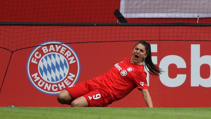 Jovana Damnjanovic vom FC Bayern München jubelt.