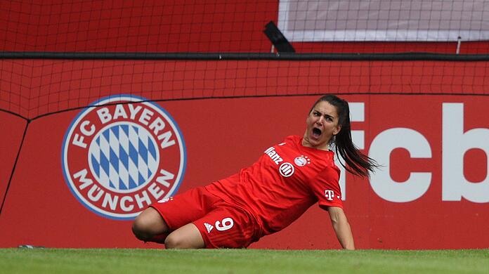 Jovana Damnjanovic vom FC Bayern München jubelt.