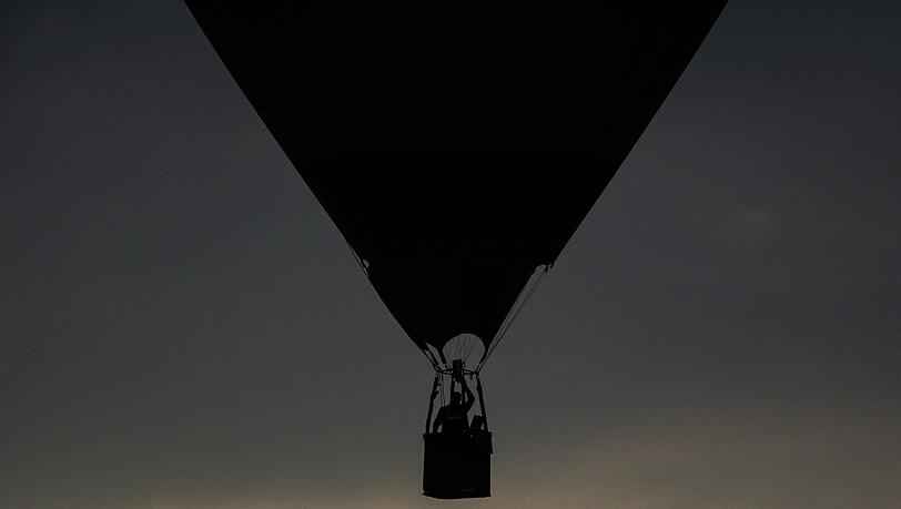 Der Ballon wurde in eine Stromleitung getrieben. (Symbolbild)