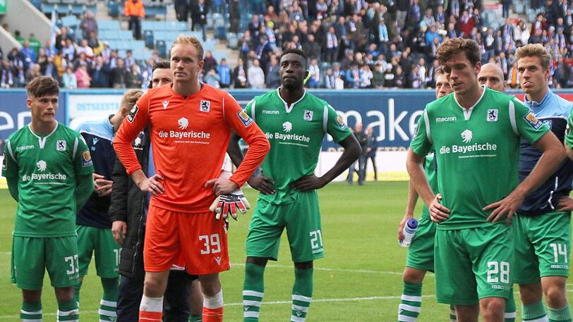 Nach der Niederlage in Rostock restlos bedient: Die Mannschaft des TSV 1860