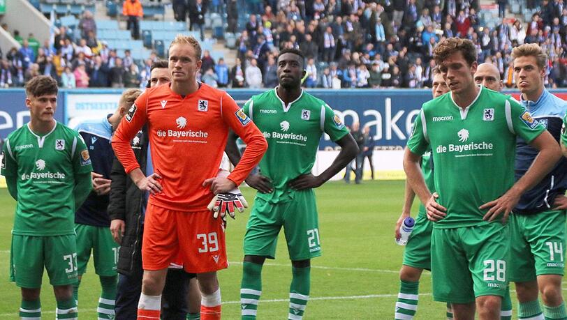 Nach der Niederlage in Rostock restlos bedient: Die Mannschaft des TSV 1860 Nach der Niederlage in Rostock restlos bedient: Die Mannschaft des TSV 1860
