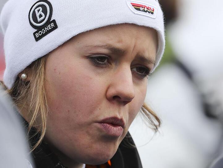 Viktoria Rebensburg aus Deutschland reagiert nach ihrem Ausscheiden im Zielbereich. Foto: Stephan Jansen
