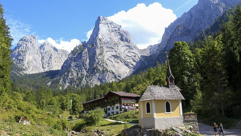 Einen imposanten Blick hat man bei dieser Wanderung durchs Kaisertal zum Anton-Karg-Haus.