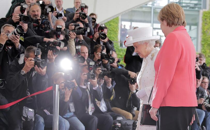 Die Queen begeistert bei ihrem Staatsbesuch in Berlin am Mittwoch die Massen. Die Bilder des Tages.