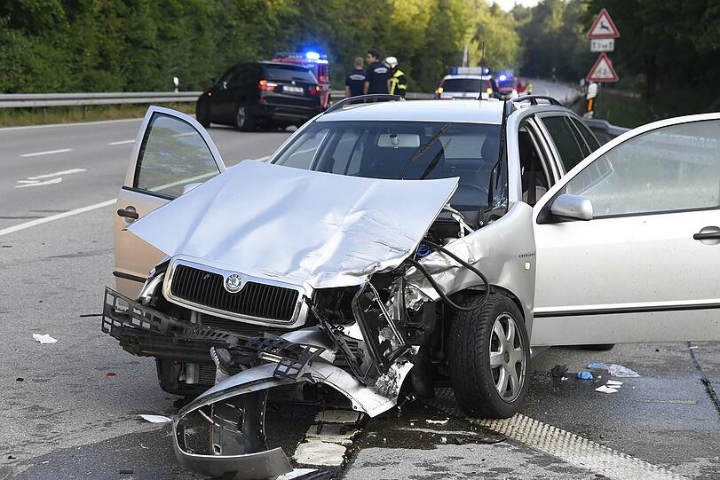 Nach dem Aufprall schleuderte der BMW rund 50 Meter weit auf die Gegenfahrbahn.