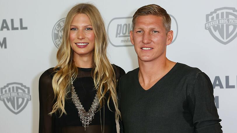 Bastian Schweinsteiger und Sarah Brandner führten von 2007 bis 2014 eine Beziehung. Bastian Schweinsteiger und Sarah Brandner führten von 2007 bis 2014 eine Beziehung.