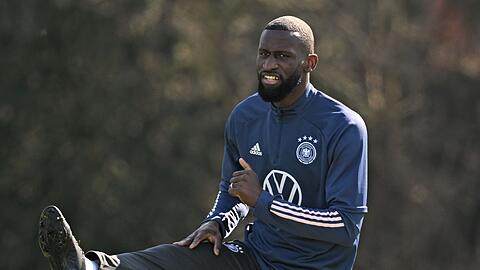 Nationalspieler Antonio Rüdiger steht am Dienstag in Amsterdam vor seinem 50. Länderspiel.