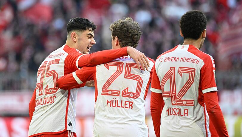Für einige Bayern-Spieler wie Aleksandar Pavlovic (l) und Jamal Musiala (r) könnte es ein arbeitsintensiver Sommer werden. (Archivbild) Für einige Bayern-Spieler wie Aleksandar Pavlovic (l) und Jamal Musiala (r) könnte es ein arbeitsintensiver Sommer werden. (Archivbild)
