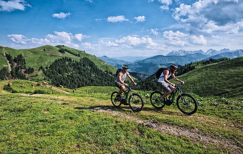Egal ob klassisch sportlich oder e-getrieben &ndash; die Rad- und Mountbike-Strecken im Kaiserwinkl bieten immer ein lohnendes Ziel nach einer herrlichen Tour