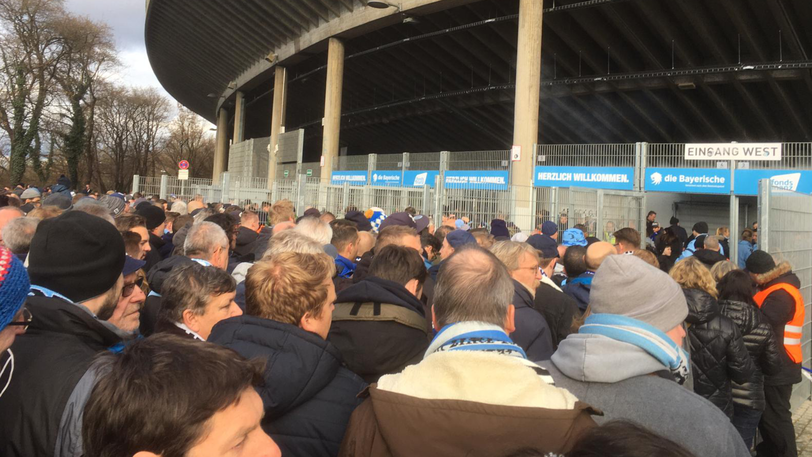 Die Löwen-Fans am Grünwalder Stadion.