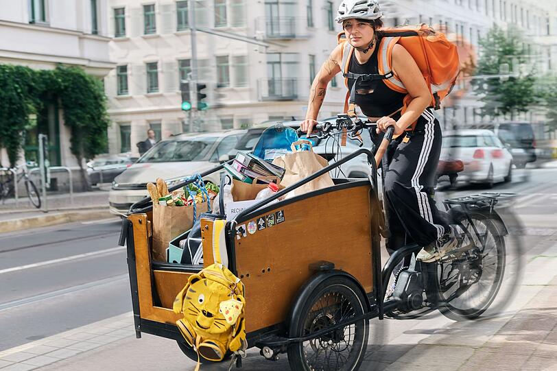 Luisa und ihre Familie sind auf staatliche Hilfe angewiesen. Zwischendurch arbeitet sie auf dem Fahrrad, um finanziell über die Runden zu kommen. Luisa und ihre Familie sind auf staatliche Hilfe angewiesen. Zwischendurch arbeitet sie auf dem Fahrrad, um finanziell über die Runden zu kommen.
