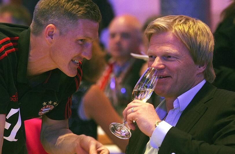 Bastian Schweinsteiger und Oliver Kahn im Mai 2012.