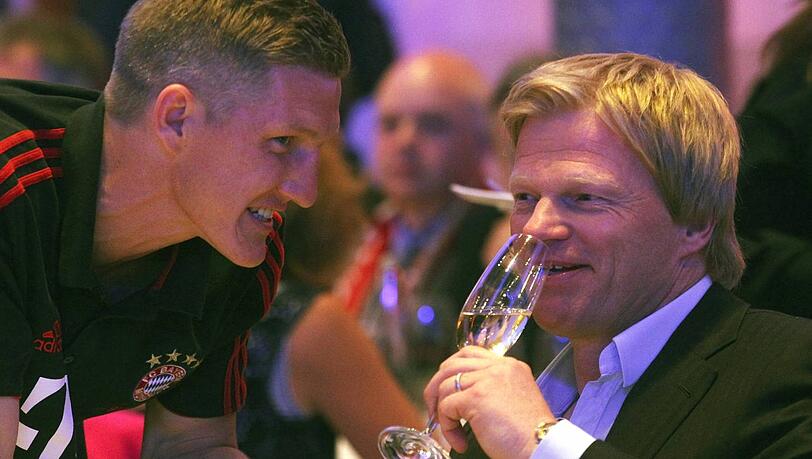 Bastian Schweinsteiger und Oliver Kahn im Mai 2012. Bastian Schweinsteiger und Oliver Kahn im Mai 2012.