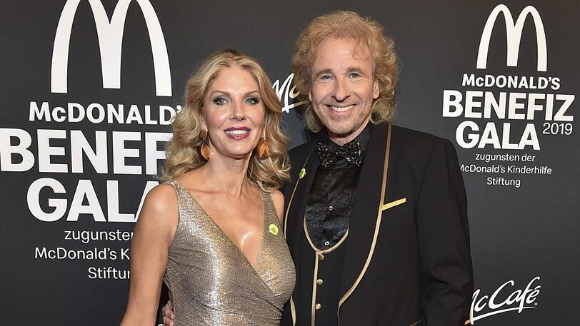Thomas Gottschalk trennte sich nach 42 Ehejahren von seiner Frau Thea. Wenig später stellte er schon seine neue Freundin vor &ndash; Karina Mroß. Im September veröffentlichte er ein Enthüllungsbuch und gab im Dezember seinen Rückzug beim Bayerischen Rundfunk bekannt.