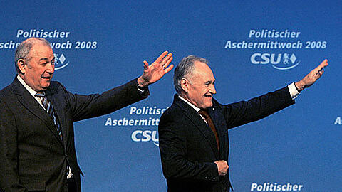 Das Tandem: Günther Beckstein (l.) und Erwin Huber beim Politischen Aschermittwoch in Passau - Die Rolle noch nicht gefunden?