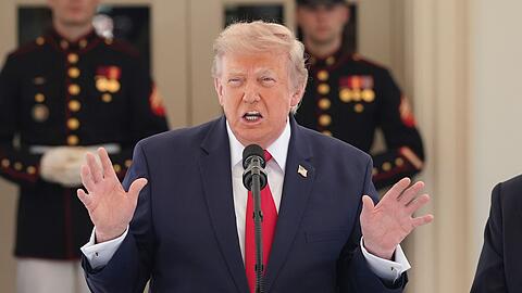 Trump will f&uuml;r den Schutz der Stra&szlig;e von Hormus Geld kassieren.