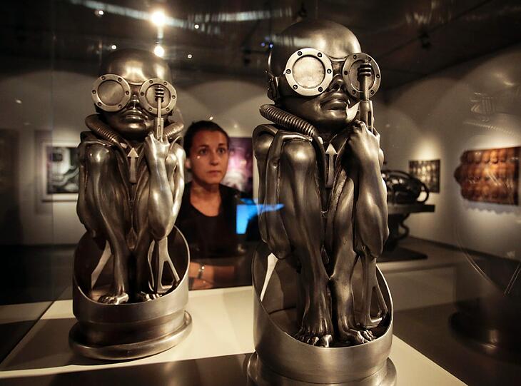 Die Kunst der Biomechanik war ein Thema H.R.Gigers bis zum Schluss. Werke auf der Ars Electronica 2013 in Linz.