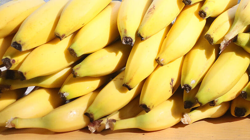 Eine Supermarkt-Kundin entdeckte Spinnenkokons neben den Bananen. (Archivbild)