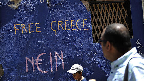 "Free Greece - N€in". Bis Donnerstagnacht müssen die Griechen eine Reformliste für die Euro-Finanzkontrolleure vorgelegen.