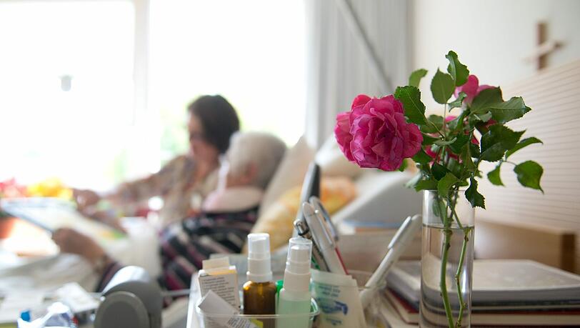Der Großteil der Todkranken in Belgien stirbt zu Hause oder in den wenigen palliativen Einrichtungen des Landes. Der Großteil der Todkranken in Belgien stirbt zu Hause oder in den wenigen palliativen Einrichtungen des Landes.