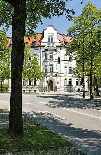 Das erste Haus am Platz: Die Immobilie am Kaiser-Ludwig-Platz 1 in der Ludwigsvorstadt.