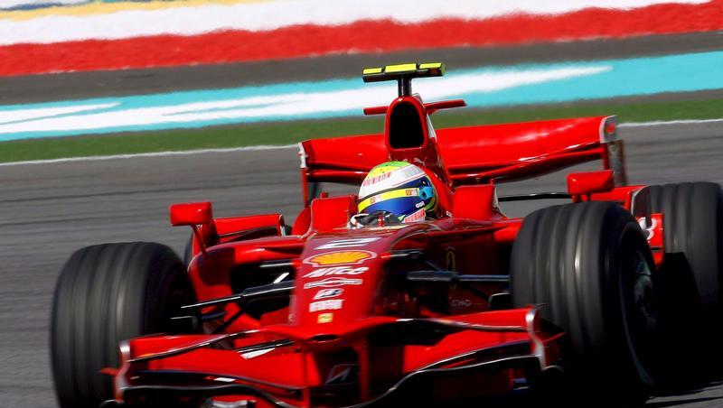 Felipe Massa lag mit seinem Ferrari in Ungarn lange auf Siegkurs - bis ihn wieder mal sein Auto stoppte. Felipe Massa lag mit seinem Ferrari in Ungarn lange auf Siegkurs - bis ihn wieder mal sein Auto stoppte.