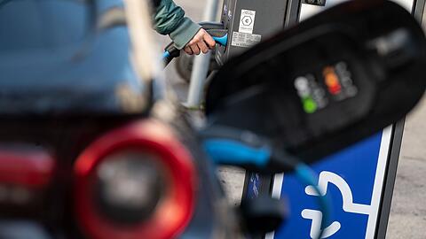EnBW hat die Ausbauziele bei Ladepunkten gesenkt. (Archivbild)