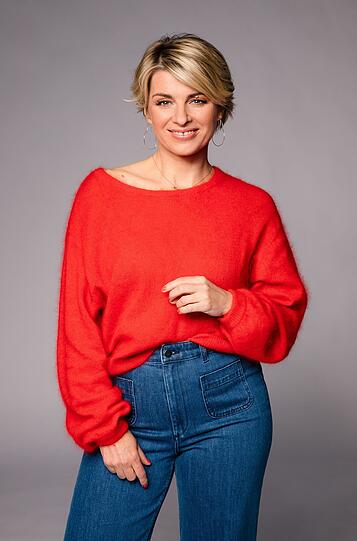 Moderatorin Sabine Heinrich macht unter anderem im WDR-Magazin "Frau tv" Frauen Mut, "ihren ganz eigenen Lebensplan zu entwickeln". Leider wird das Magazin am 19.11.2026 eingestellt. Moderatorin Sabine Heinrich macht unter anderem im WDR-Magazin "Frau tv" Frauen Mut, "ihren ganz eigenen Lebensplan zu entwickeln". Leider wird das Magazin am 19.11.2026 eingestellt.