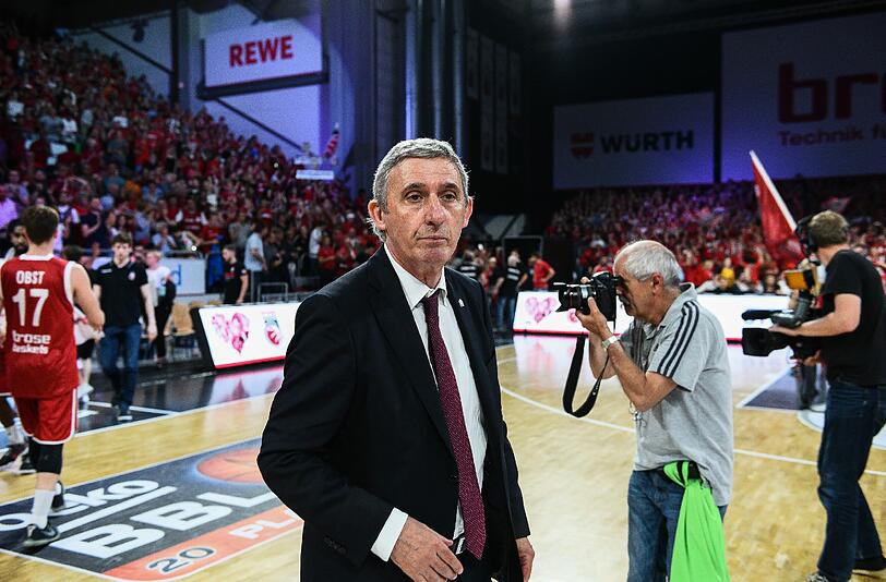 "Ich möchte auch in der kommenden Saison weiter an der Seitenlinie stehen, ich spüre noch das Feuer in mir", sagt Bayern-Coach Svetislav Pesic.