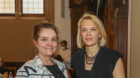 Zwei neue Frauen an der Spitze der Verwaltung: Jeanne-Marie Ehbauer (l.) ist Chefin im Baureferat, Laura Sophie Dornheim ist IT-Referentin.