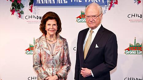 Zu Ostern verzichten K&ouml;nigin Silvia und K&ouml;nig Carl Gustaf auch mal auf schicke Kleidung wie noch hier bei einer Veranstaltung im M&auml;rz.