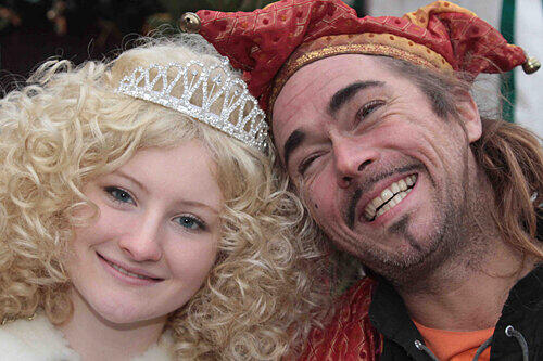 Das Fürther Christkind Cornelia Reichert - hier mit Gaukler Oscar.