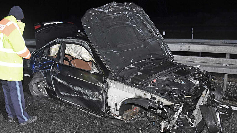 Die Bilder vom Unfallort auf der A99.