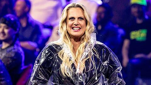 Barbara Schöneberger beim deutschen ESC-Vorentscheid "Unser Lied für Liverpool", den Lord of the Lost gewonnen haben.