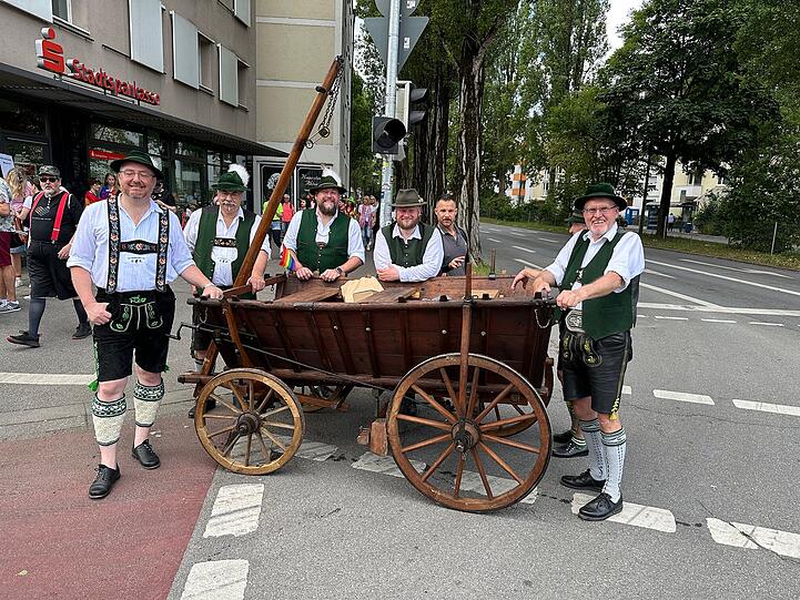 Die Schwuhplattler stehen in den Startlöchern.