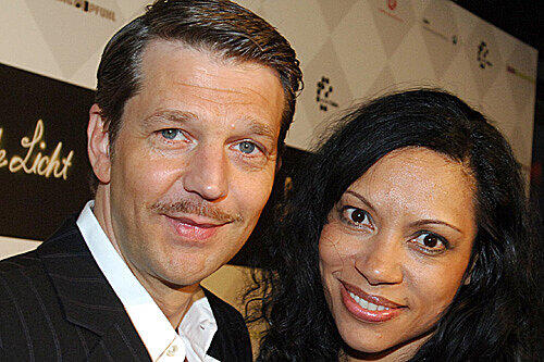 Kai Wiesinger und seine Frau Chantal de Freitas. Der Schauspieler hat für seine Doku 20 Ehepaare befragt.