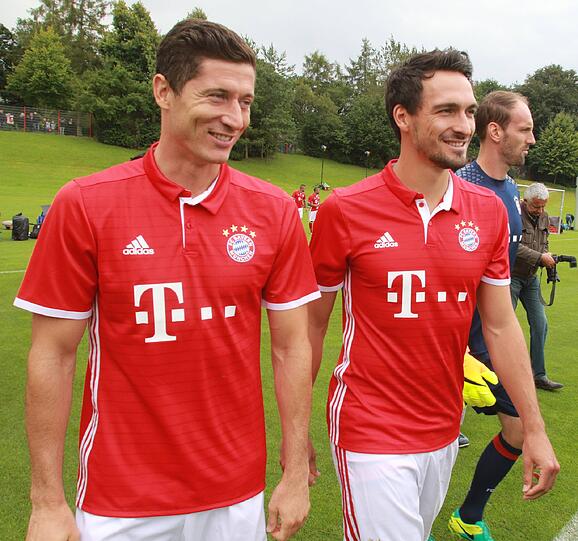 Die Posterboys Robert Lewandowski und Mats Hummels.