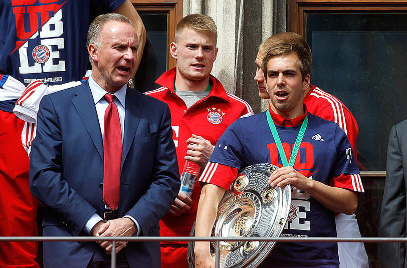 Karl-Heinz Rummenigge (l.) und Philipp Lahm bei der Doublefeier auf dem Rathausbalkon am Marienplatz.