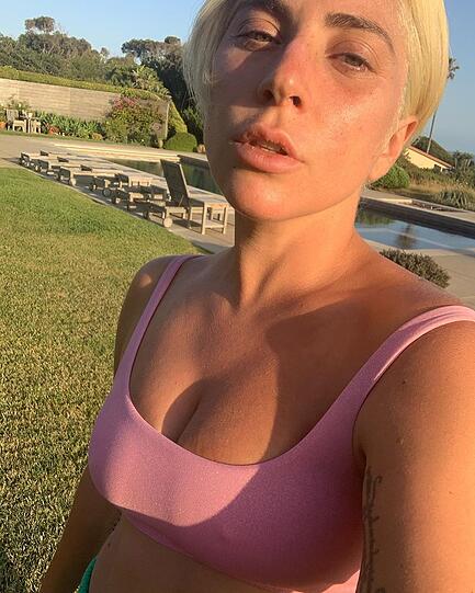 Lady Gaga zeigt sich ihren Fans auf Instagram komplett ungeschminkt.