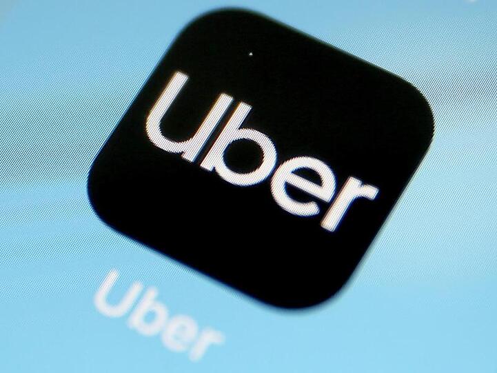 Uber investiert massiv, um Fahrgäste im scharfen Wettbewerb mit Rivalen etwa mit Promo-Aktionen und Sonderangeboten bei der Stange zu halten.