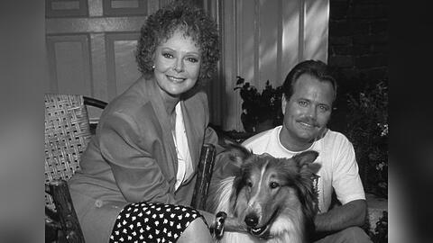 Schauspielerin June Lockhart 1989 bei einem Wiedersehen mit ihrem Filmsohn, Schauspieler Jon Provost.